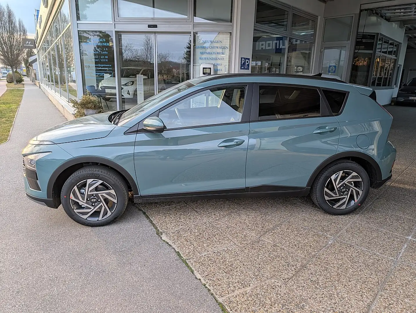 Hyundai BAYON Bayon 1,0 T-GDI GO PLUS DCT Aut. Grün - 2