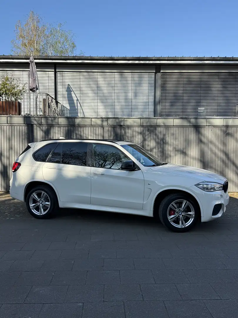 BMW X5 xDrive30d F15 M-Paket Standh./AHK/Assistente/Pano Weiß - 1