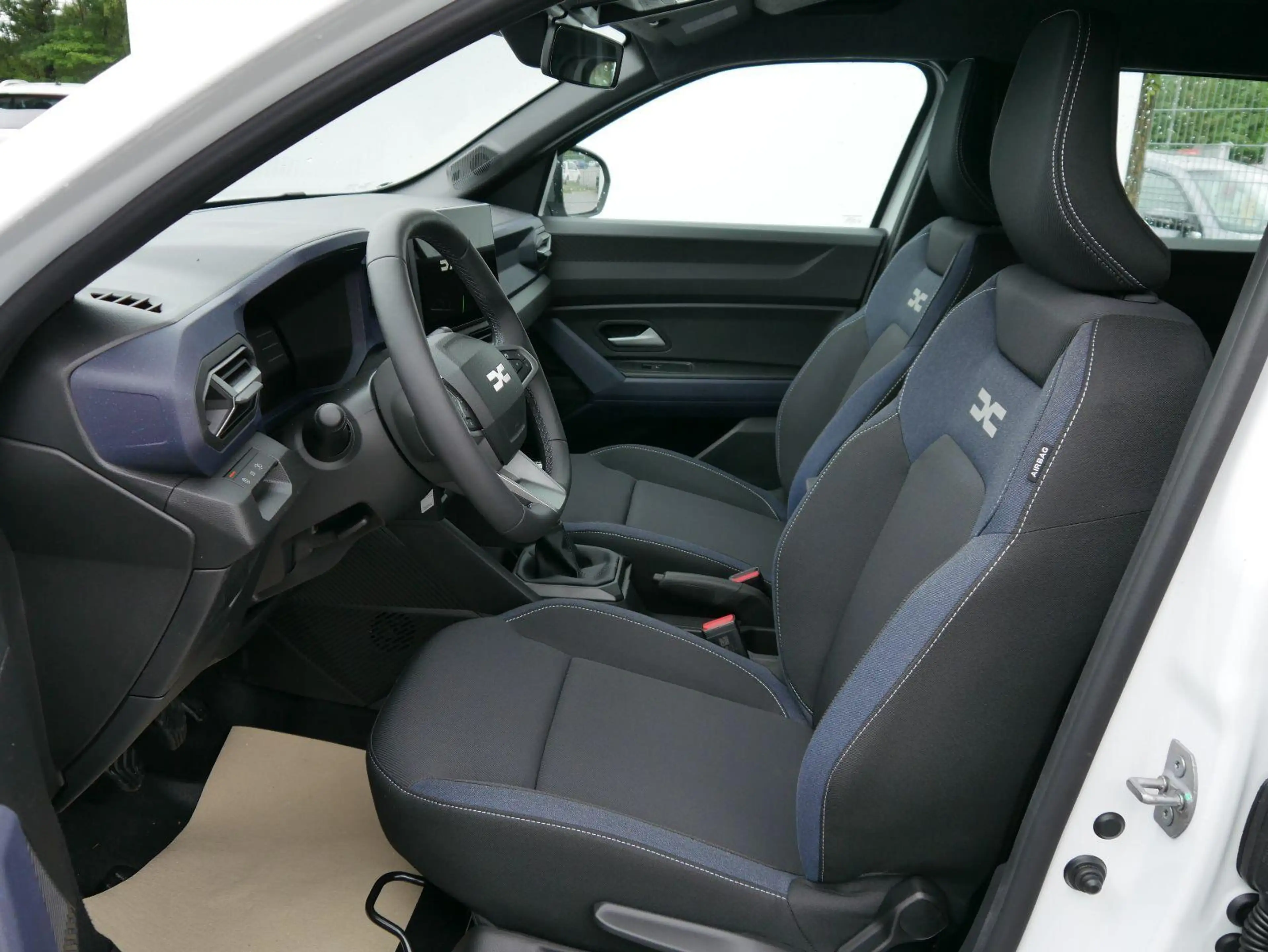 Dacia Duster Expression 3 TCe 4x2*NAVI-ÜBER-SMARTLINK*AHK*PD... — photo 8