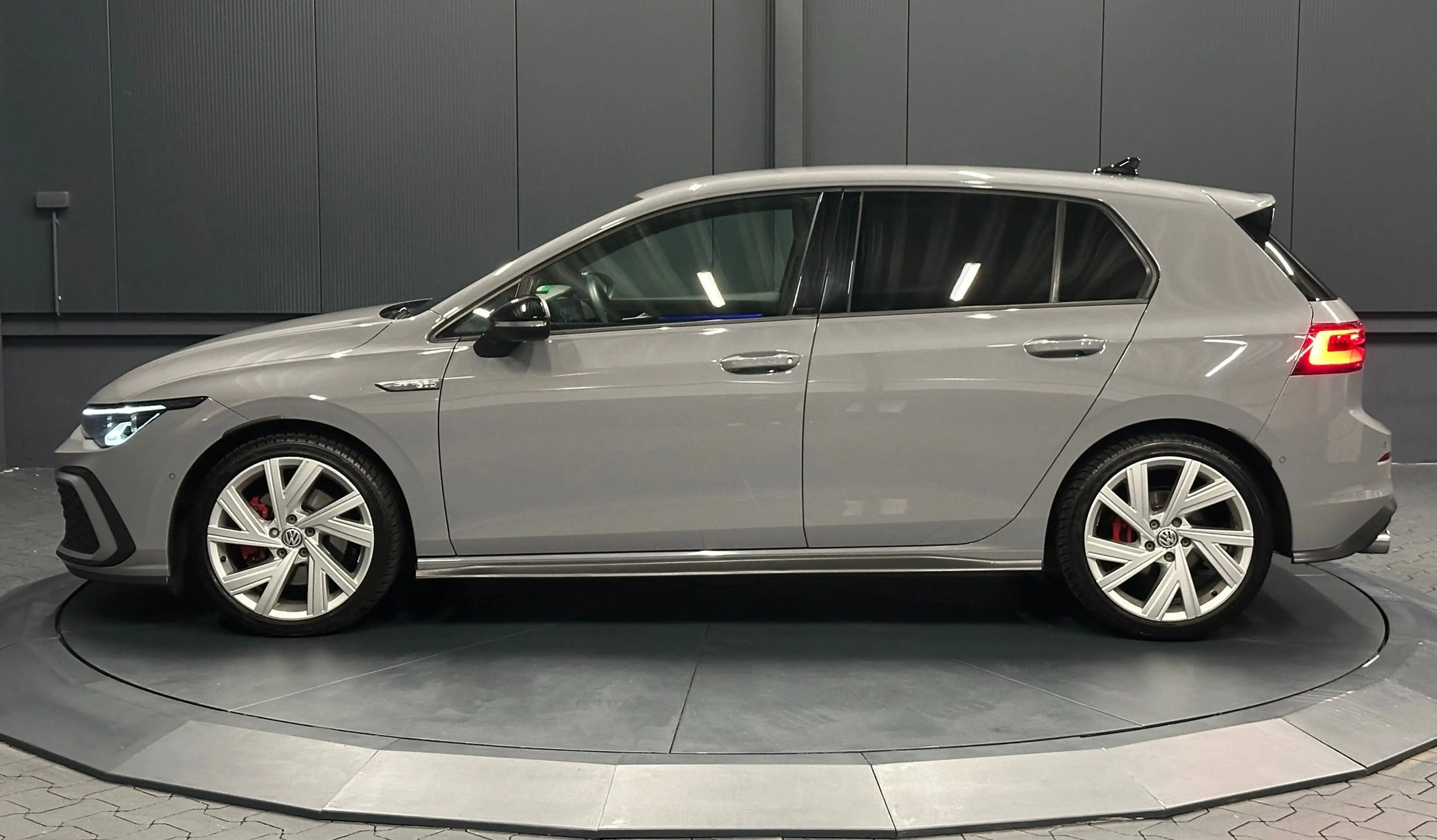 Volkswagen Golf GTD Lim. Black Style*18Zoll*KAMERA*MATRIX/IQ*Side-Ass* — photo 2