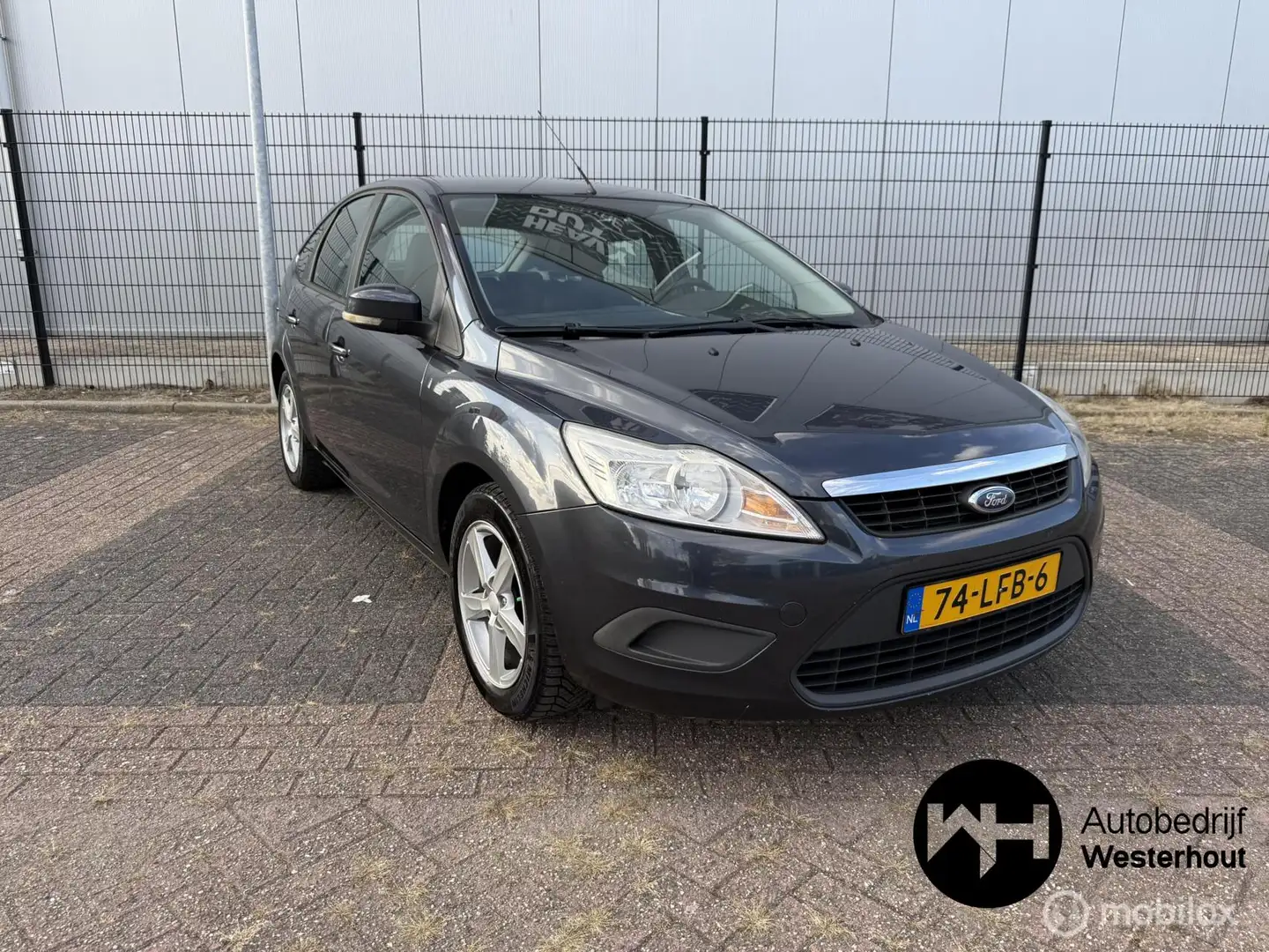 Ford Focus 1.6 Trend NAP Cruise control Trekhaak AIRCO Grijs - 1