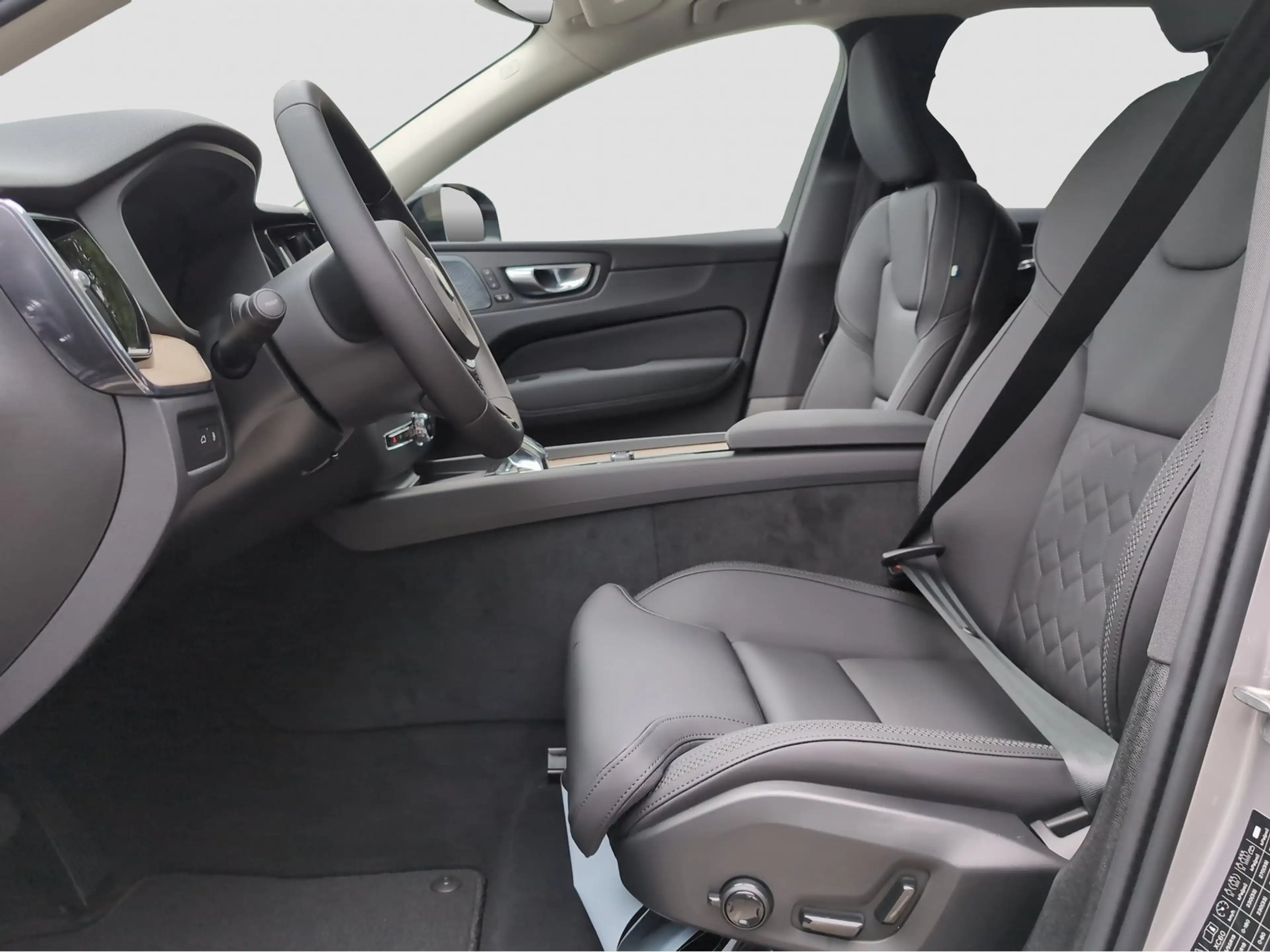 Volvo XC60 +T8+AWD+Plus+Dark+Standhz+E-Sitze+360°Kamera — photo 10