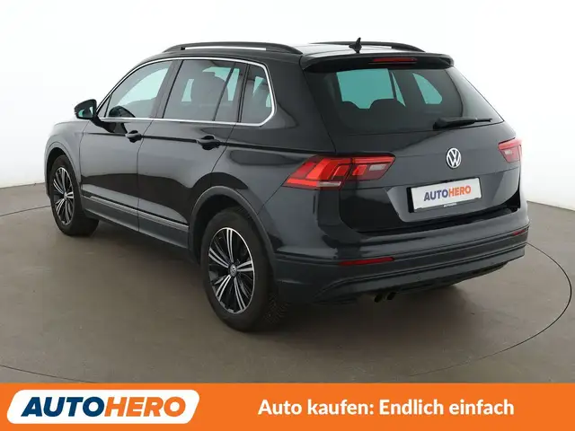 Volkswagen Tiguan view 4
