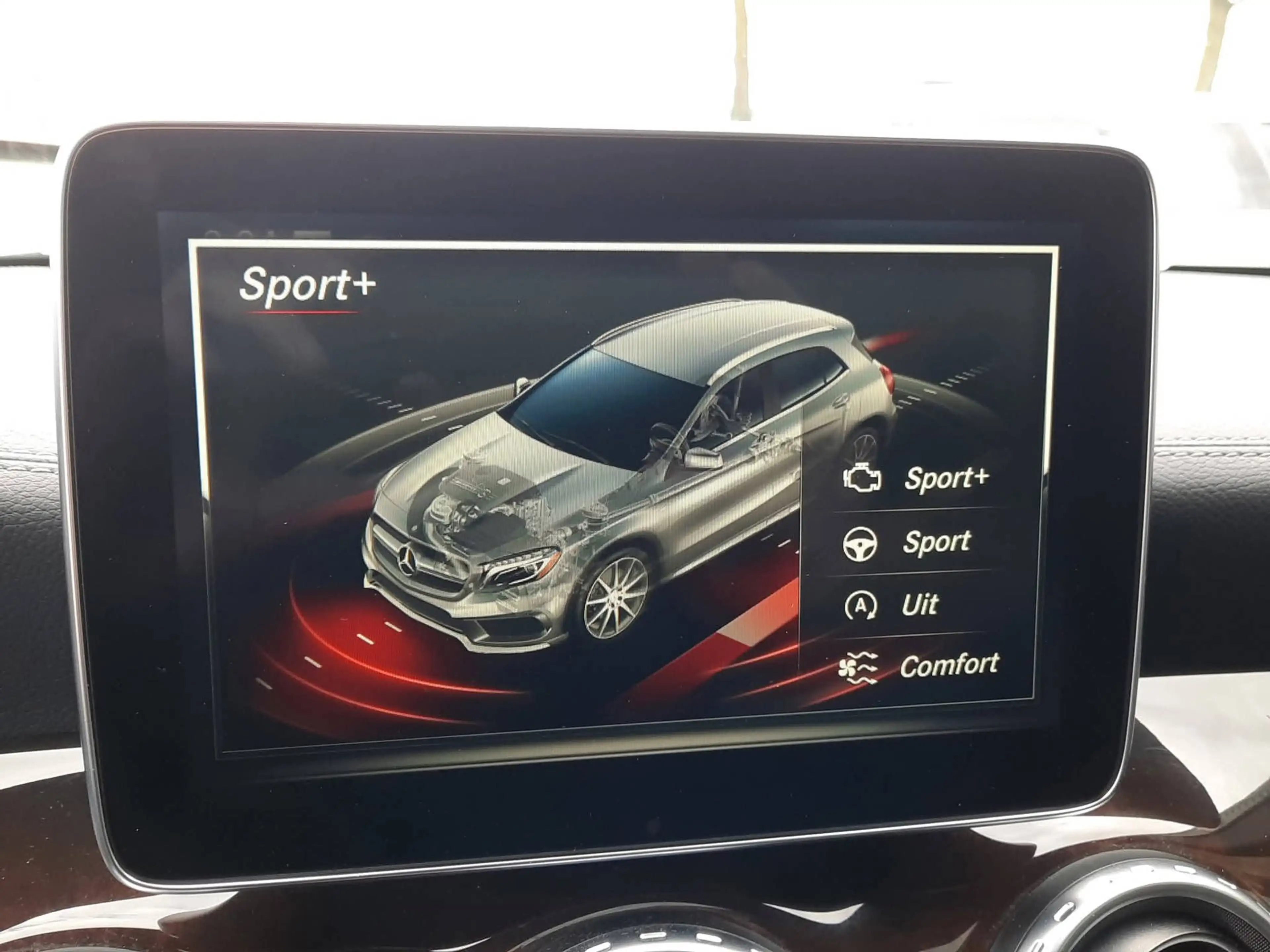 Mercedes-Benz GLA 45 AMG 4MATIC Panodak Leder 381PK — photo 10