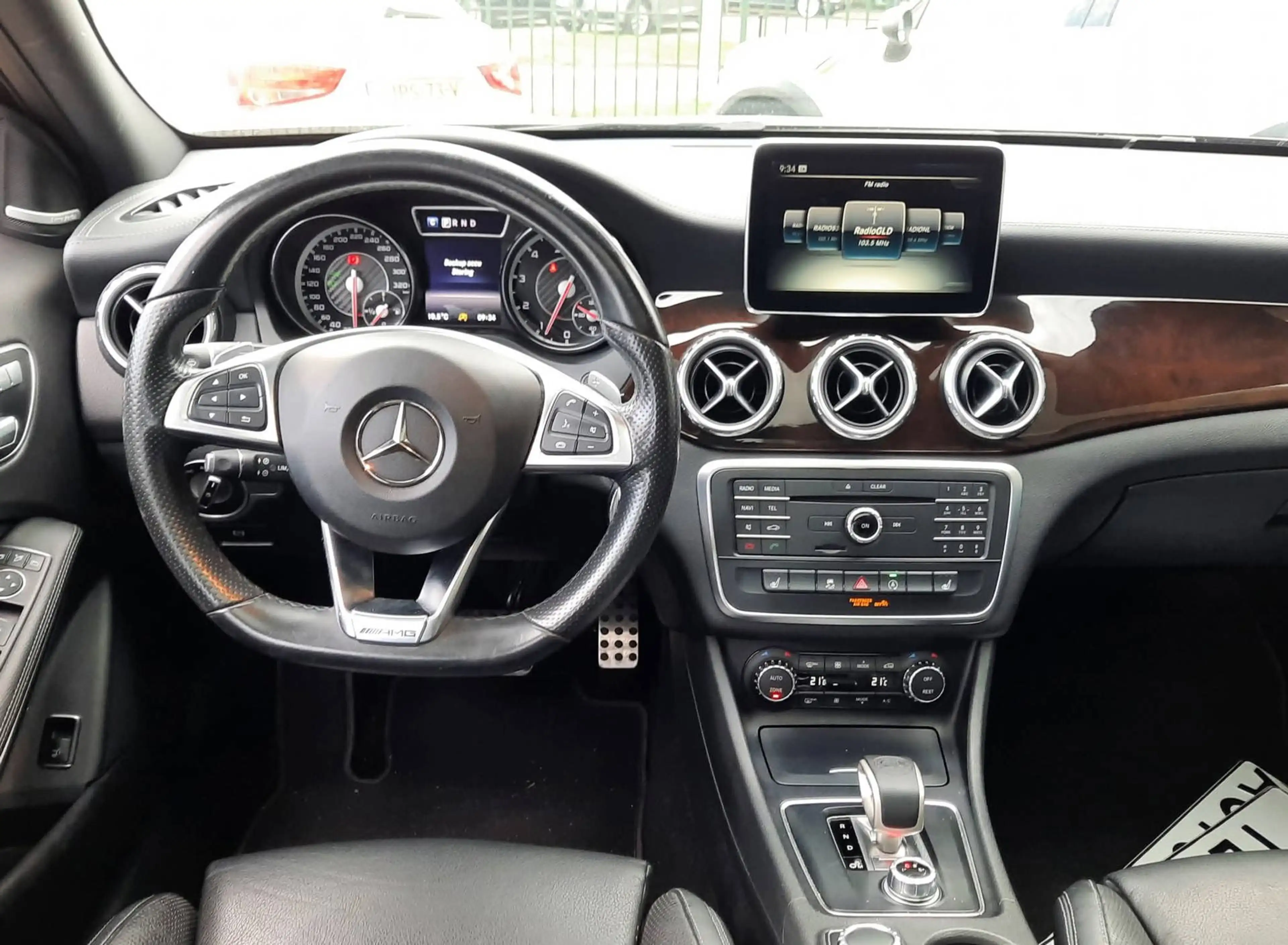Mercedes-Benz GLA 45 AMG 4MATIC Panodak Leder 381PK — photo 4