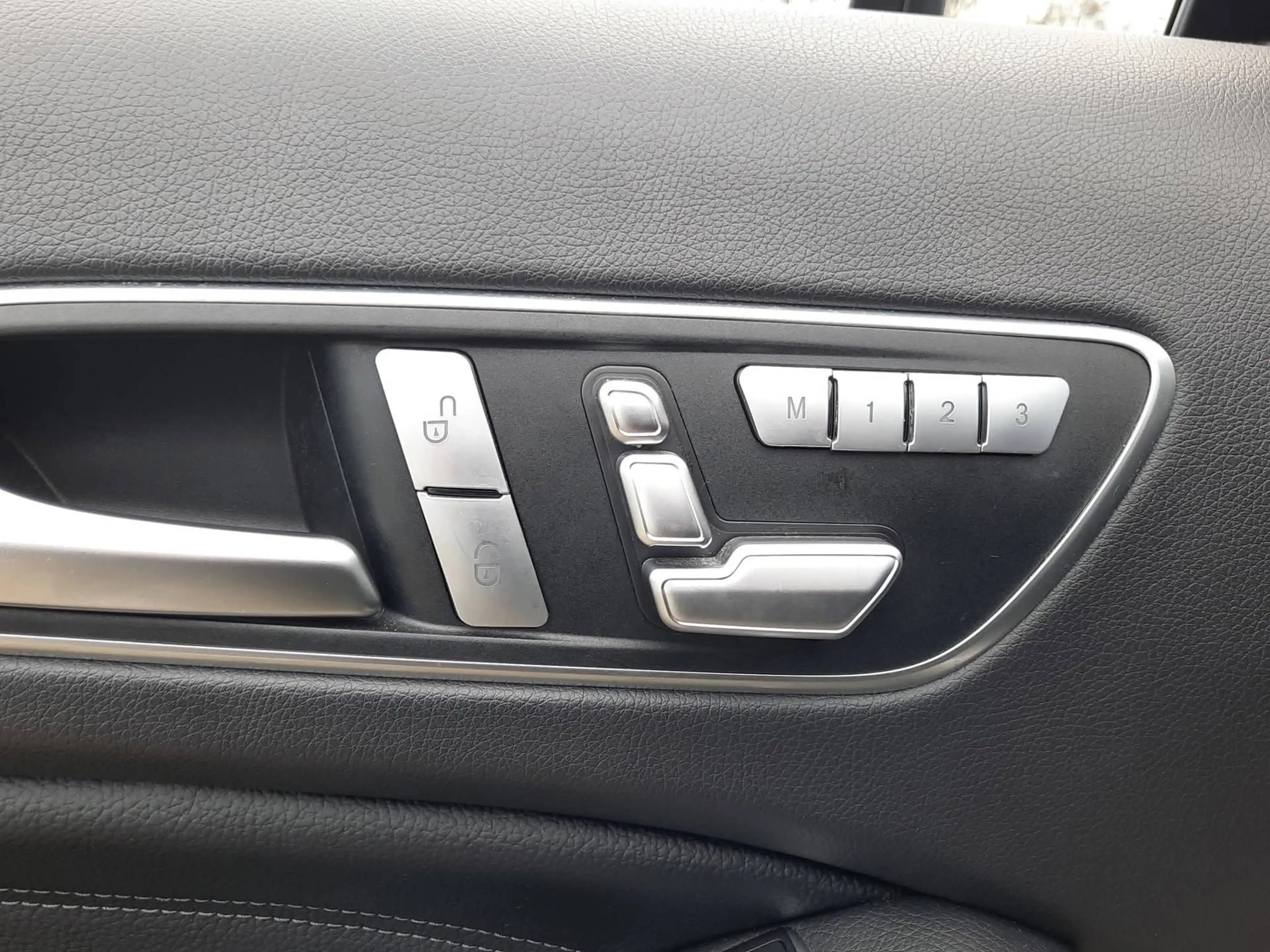 Mercedes-Benz GLA 45 AMG 4MATIC Panodak Leder 381PK — photo 9