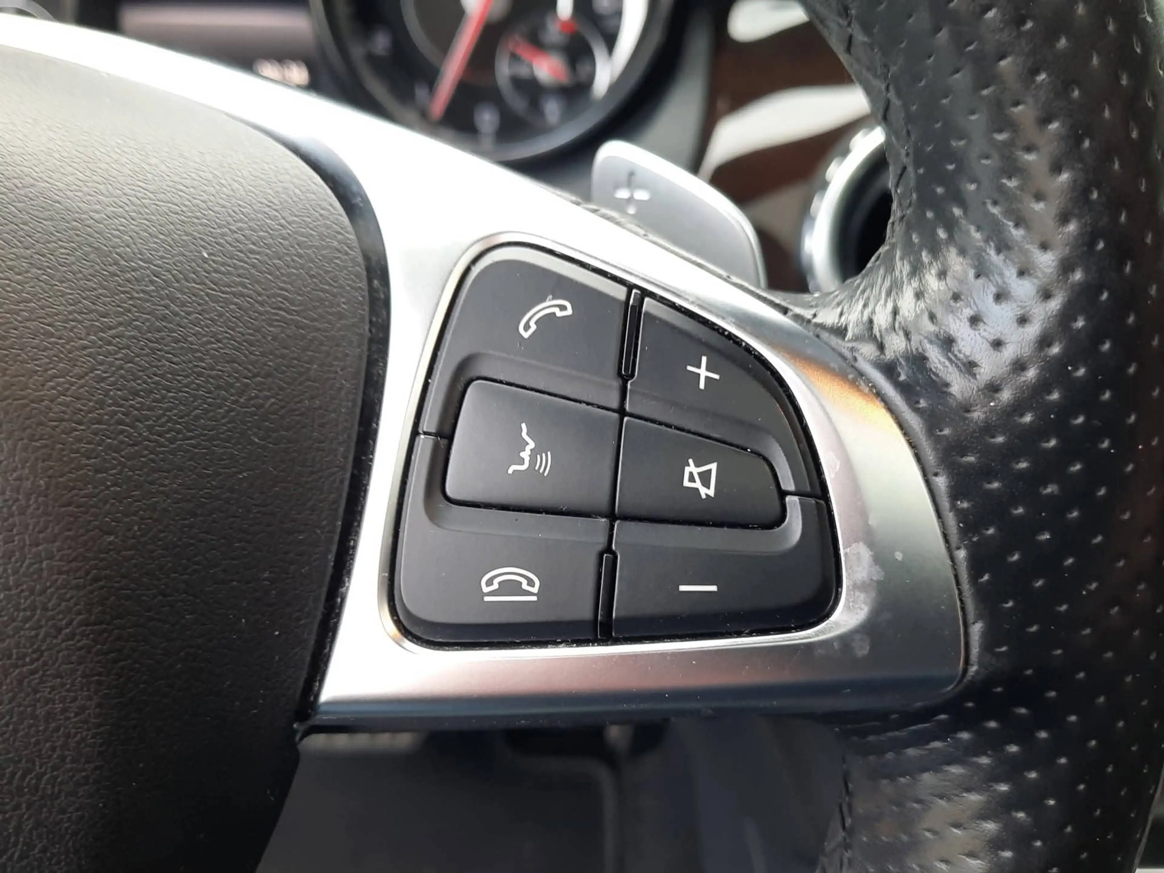 Mercedes-Benz GLA 45 AMG 4MATIC Panodak Leder 381PK — photo 8