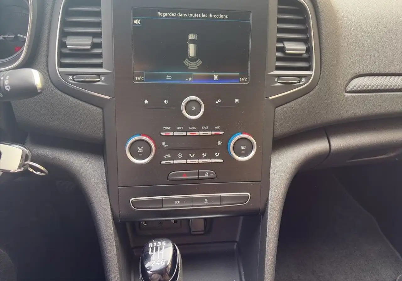 Renault Megane Citadine 5 portes — photo 7