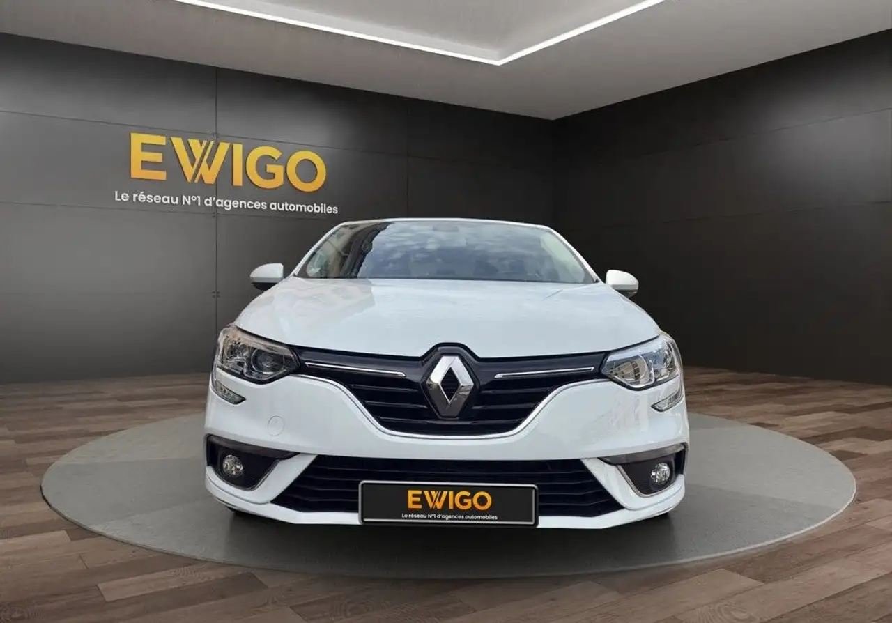 Renault Megane Citadine 5 portes — photo 12