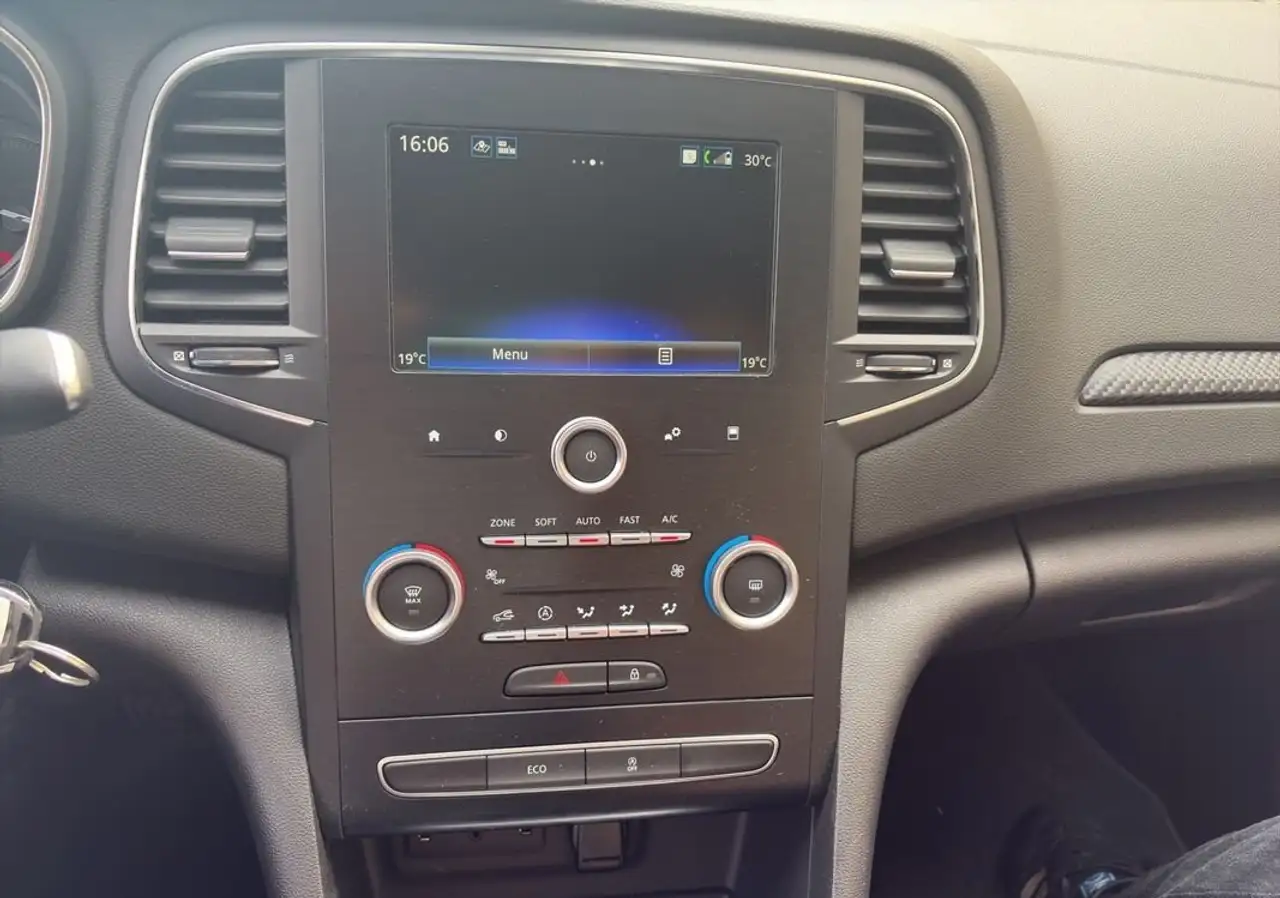 Renault Megane Citadine 5 portes — photo 22