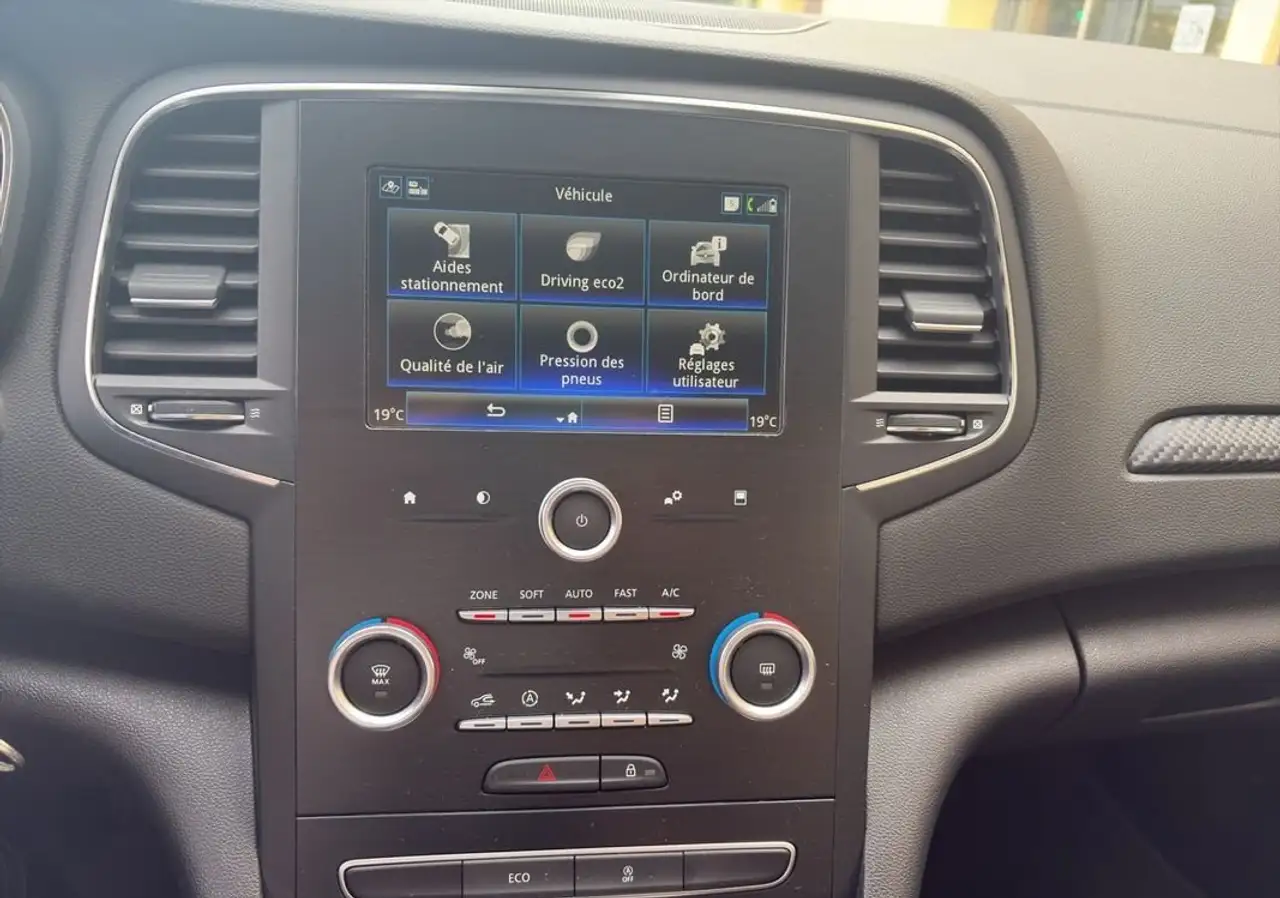 Renault Megane Citadine 5 portes — photo 21