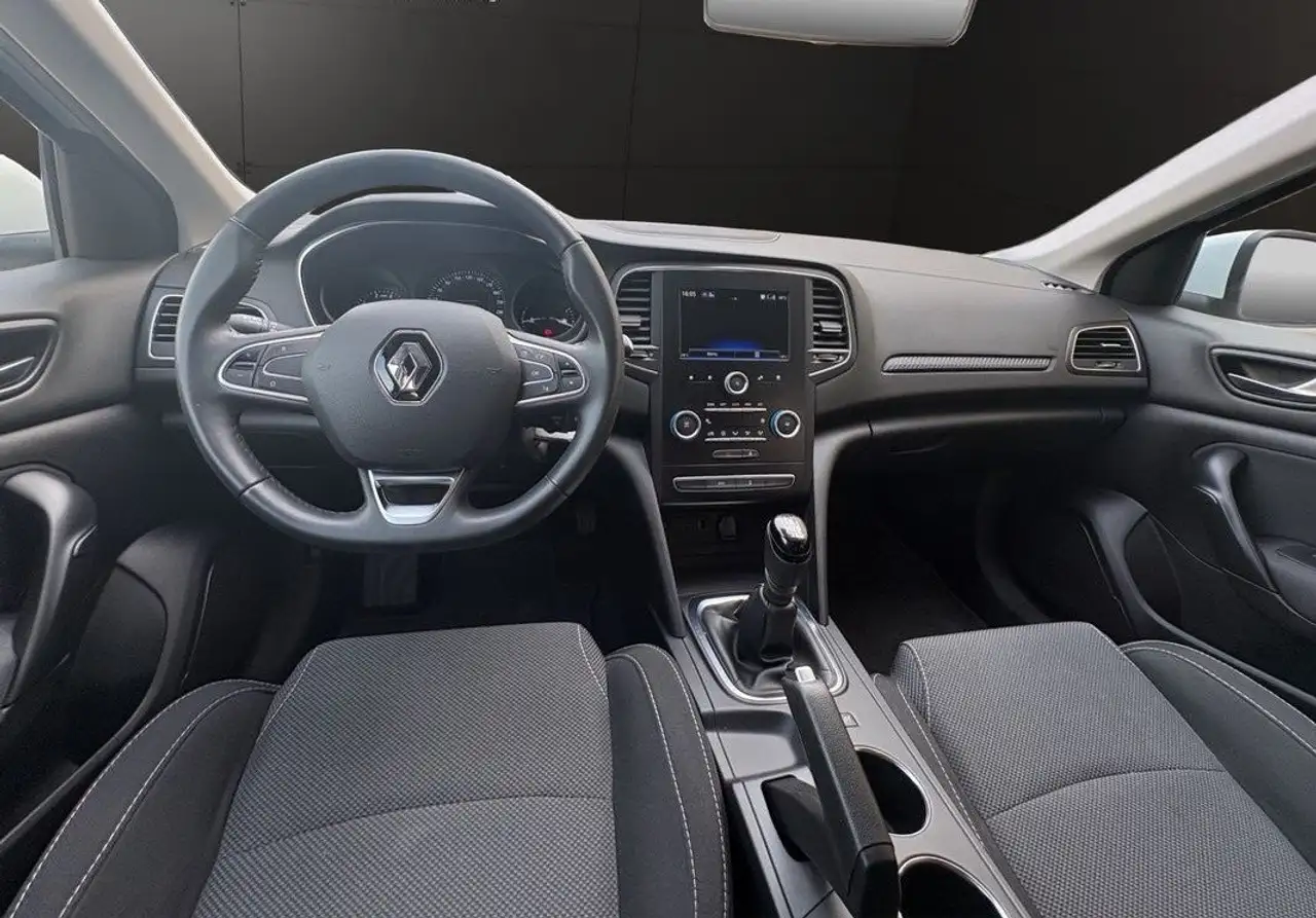 Renault Megane Citadine 5 portes — photo 3