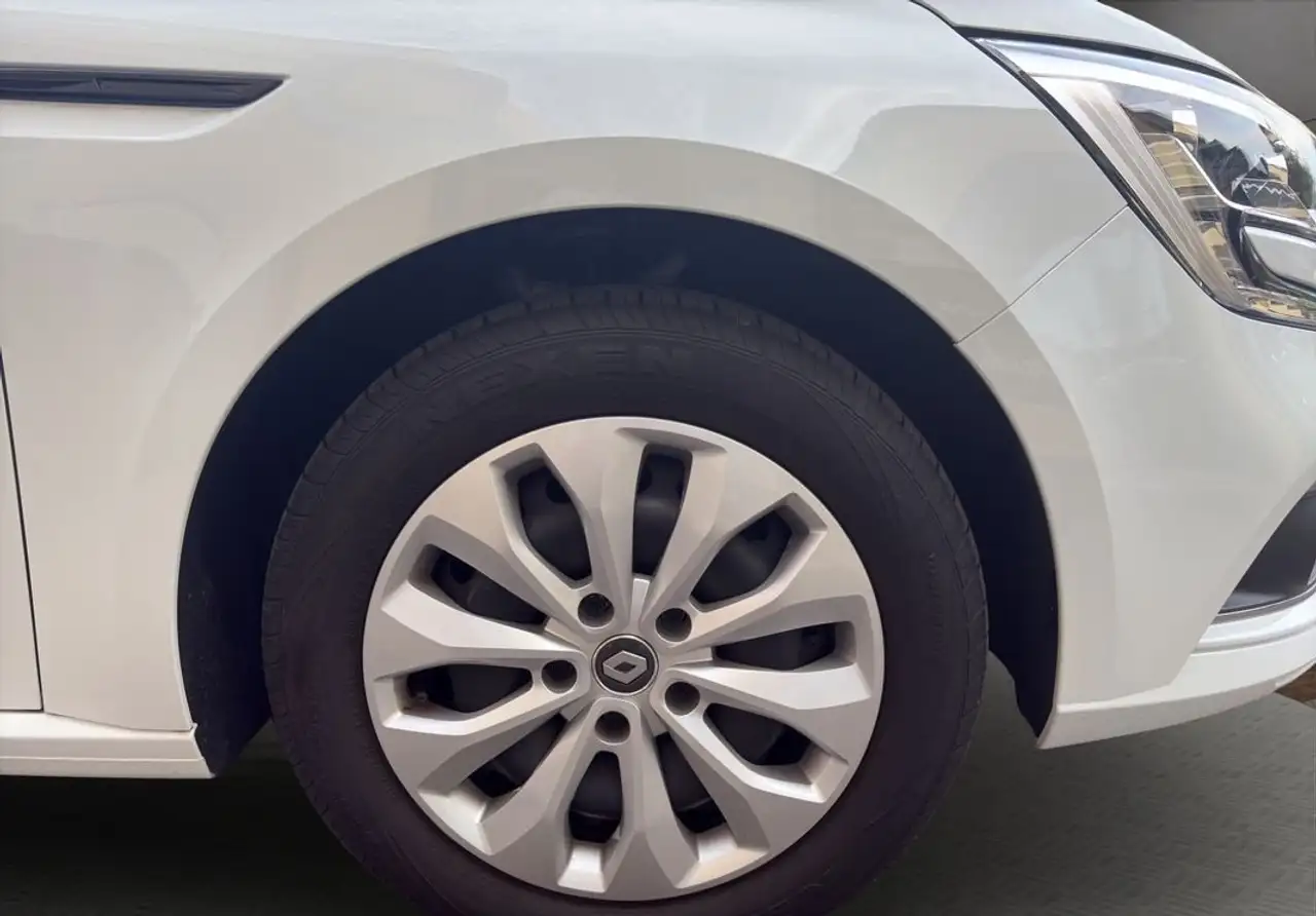 Renault Megane Citadine 5 portes — photo 27