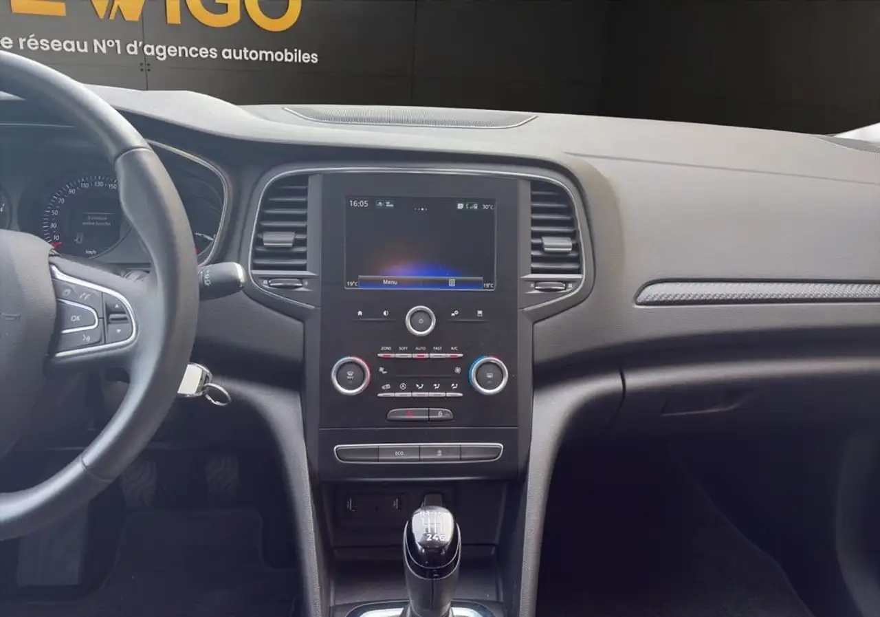 Renault Megane Citadine 5 portes — photo 19
