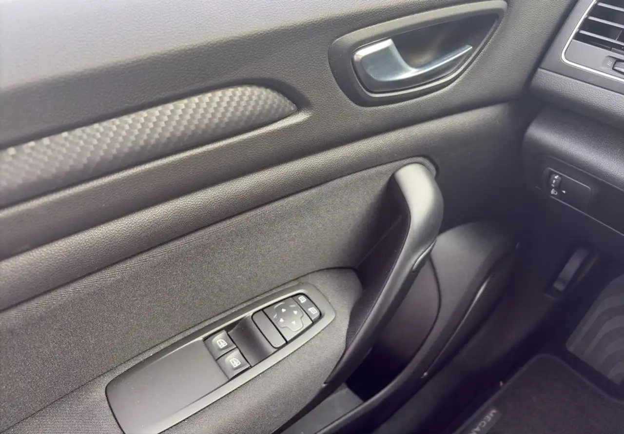 Renault Megane Citadine 5 portes — photo 13