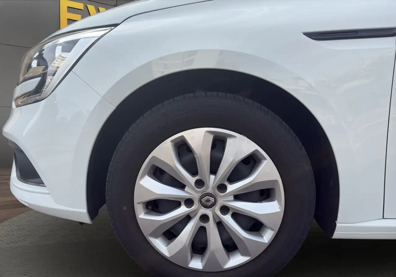 Renault Megane Citadine 5 portes — photo 24