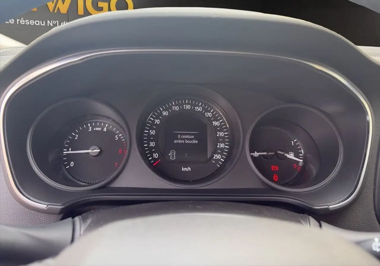 Renault Megane Citadine 5 portes — photo 17