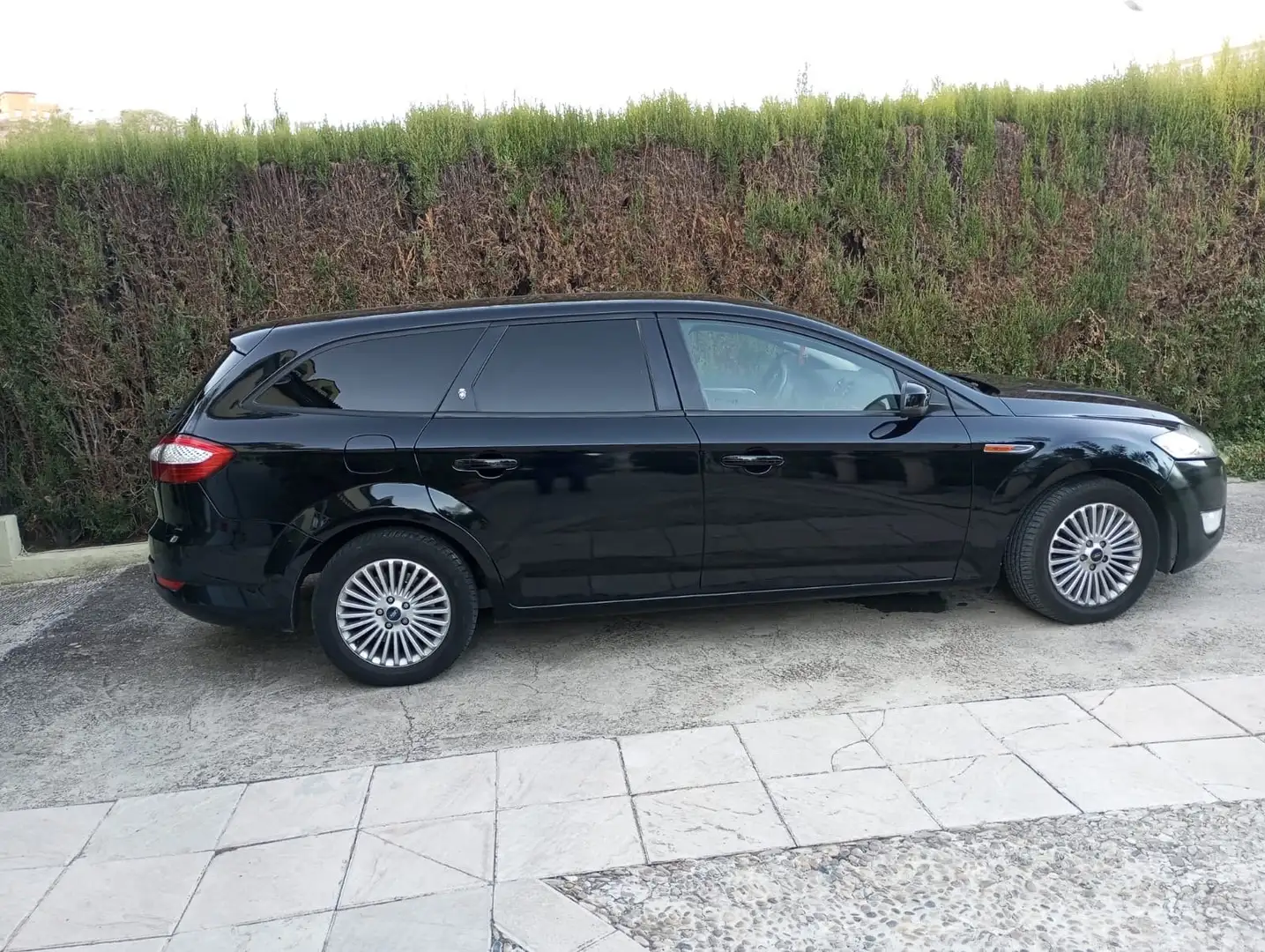 Ford Mondeo Mondeo SB 1.8TDCi Trend Trend Negro - 1