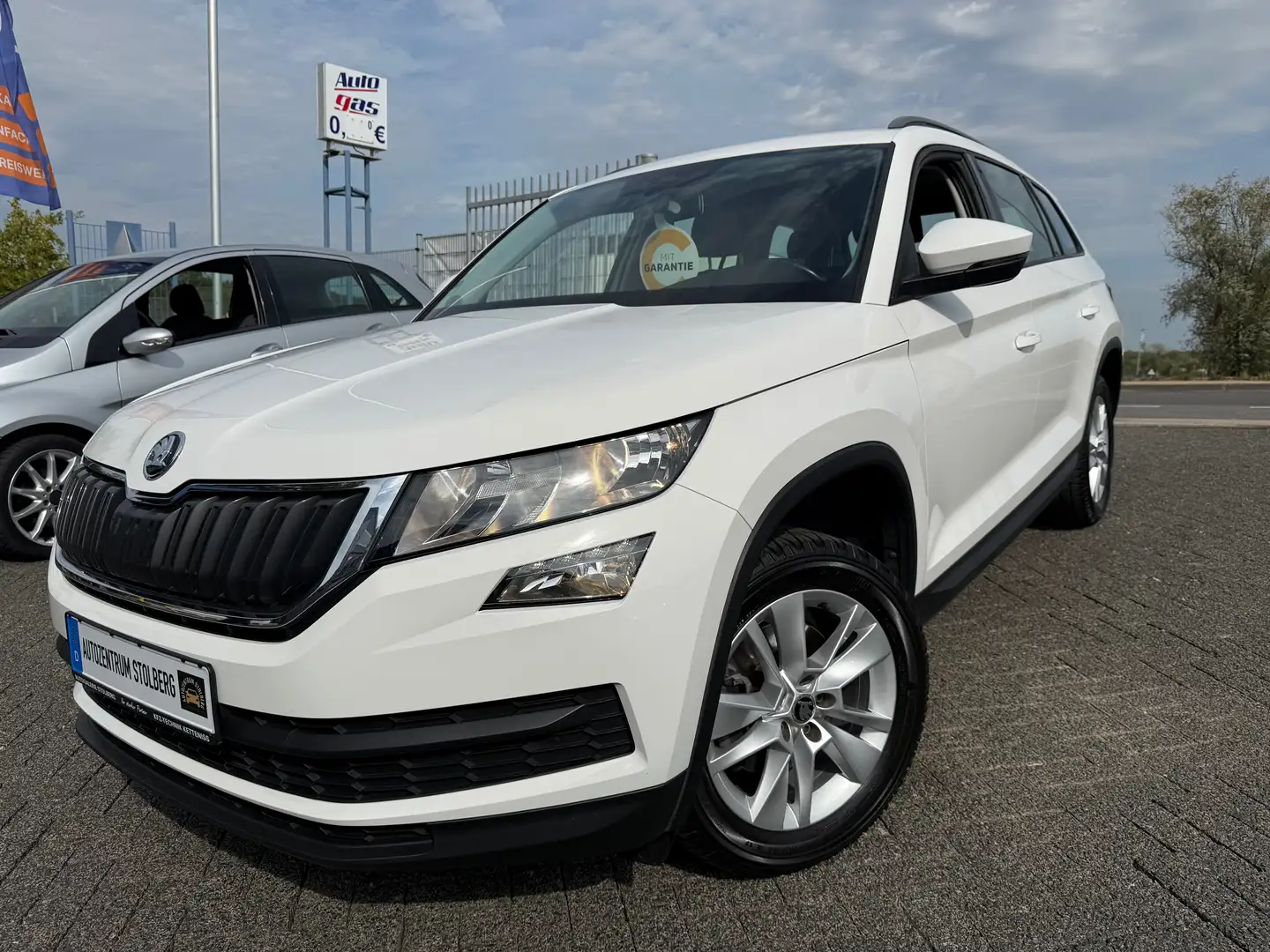 Skoda Kodiaq Active 1.4 TFSI PDC-Temp-AHK-Klimaautomatik Weiß - 1