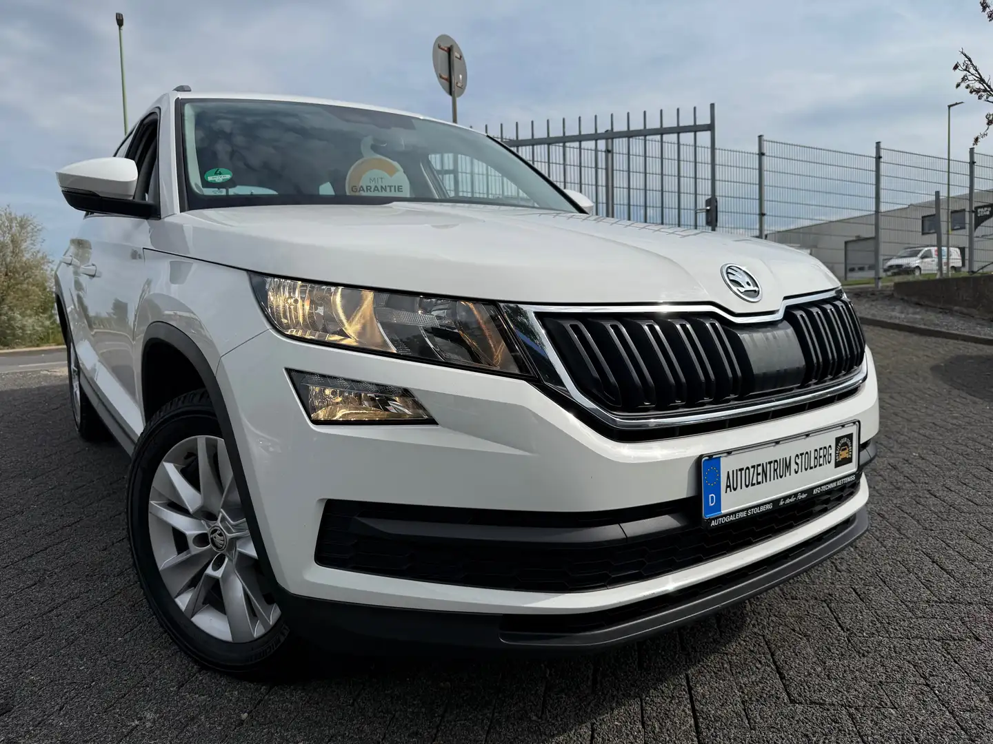 Skoda Kodiaq Active 1.4 TFSI PDC-Temp-AHK-Klimaautomatik Weiß - 2