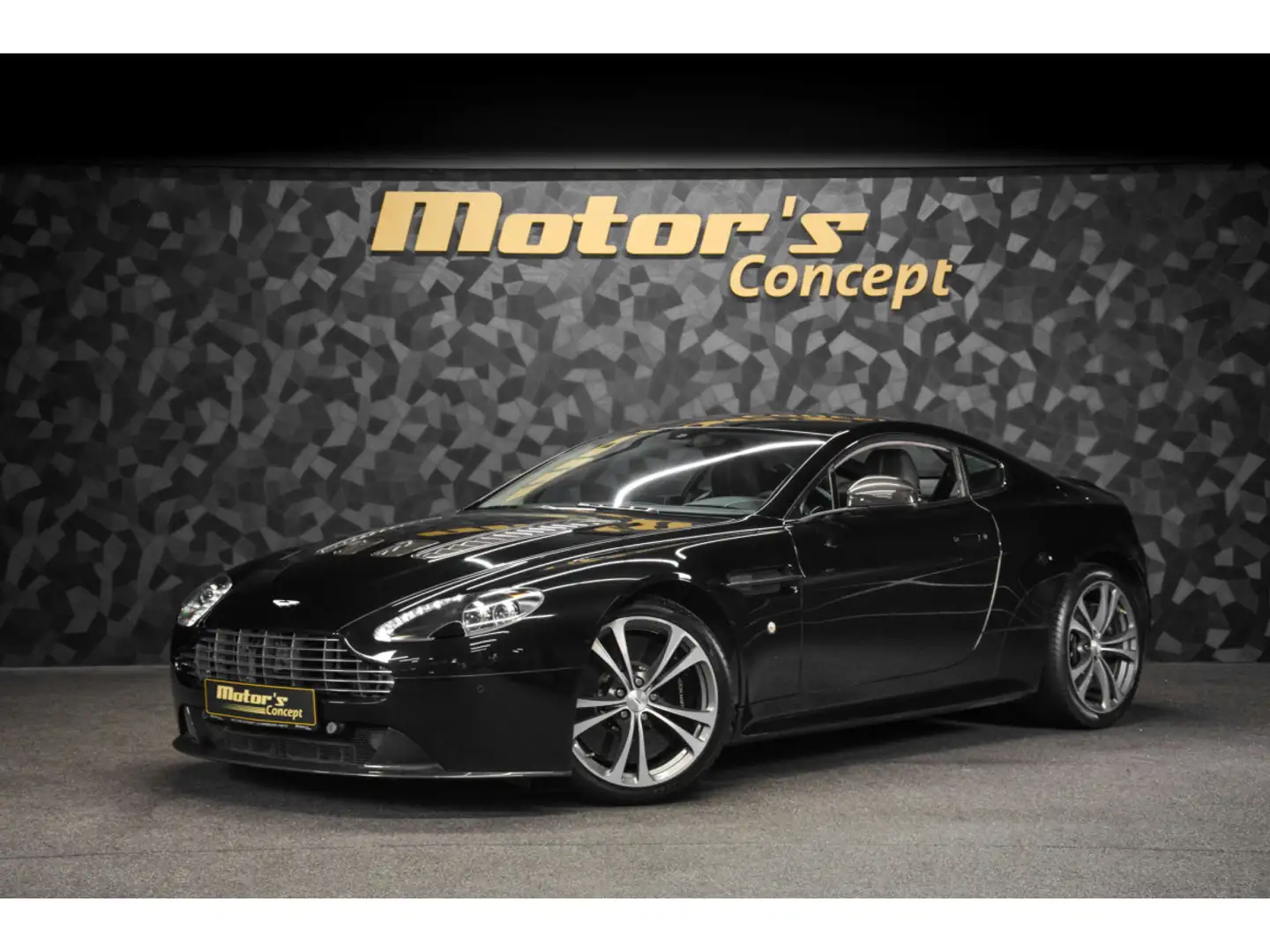 Aston Martin Vantage V12 Coupé Černá - 1