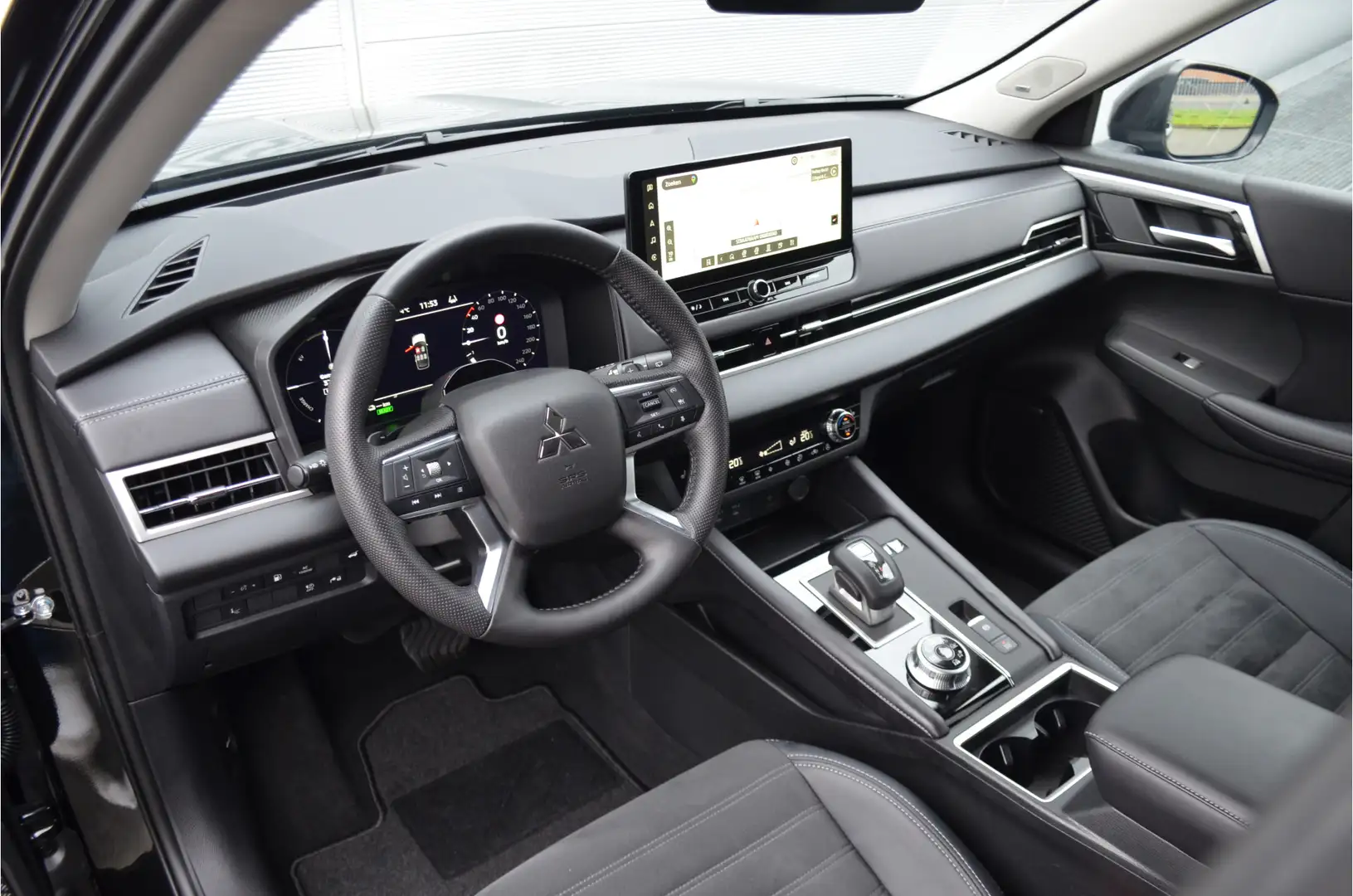 Mitsubishi Outlander PHEV 2.4 FIRST EDITION 4WD | PLUG IN HYBRID | YAMA Schwarz - 2