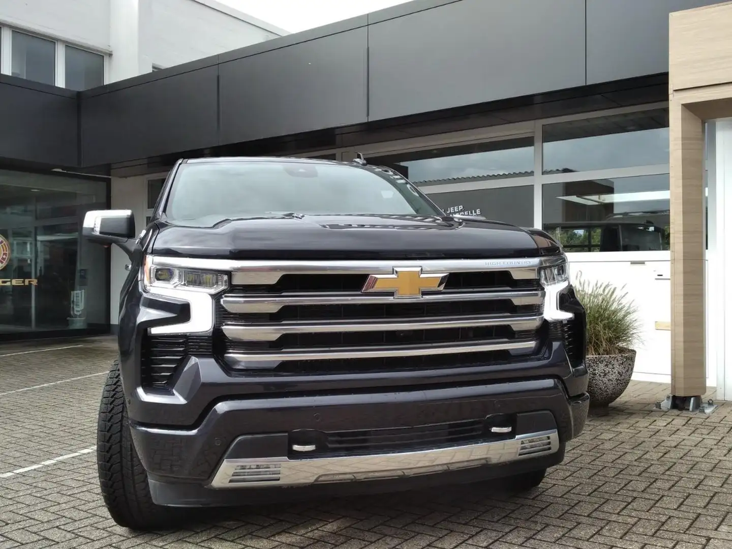 Chevrolet Silverado High Country 6.2 V8 LED, BOSE, Leder, Offroad-Pack Schwarz - 2