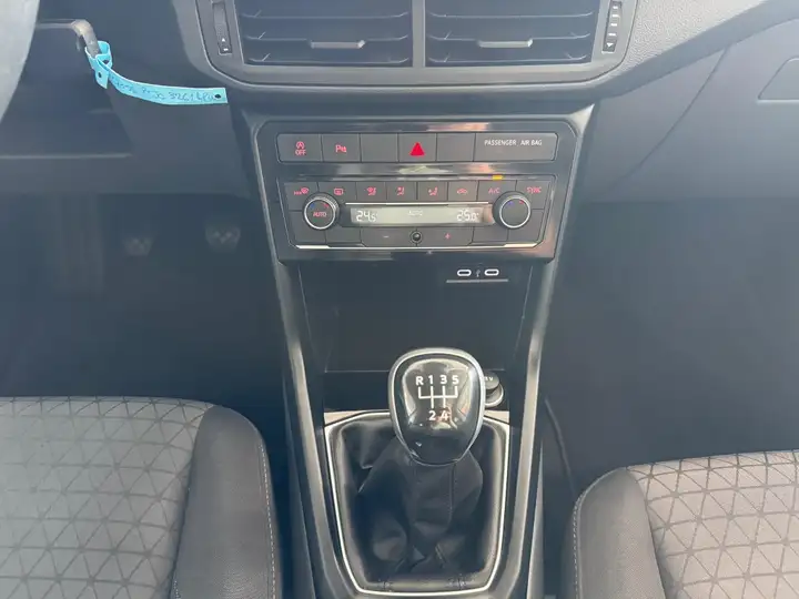 Volkswagen T-Cross 1.0 TSI Advance 2021, foto 18