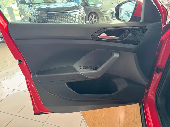 Volkswagen T-Cross 1.0 TSI Advance 2021, foto 10