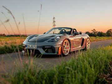 718 Spyder RS "WeissachPaket" arktigrau/Verdeck schwarz