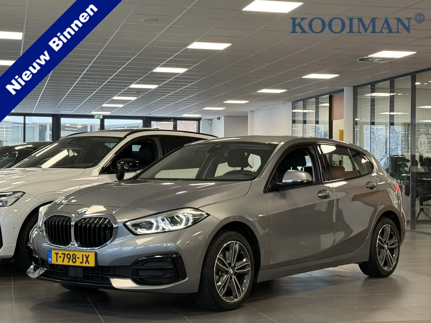 BMW 118 1-serie 118i 136 Pk Automaat Navigatie / DAB / App Grau - 1