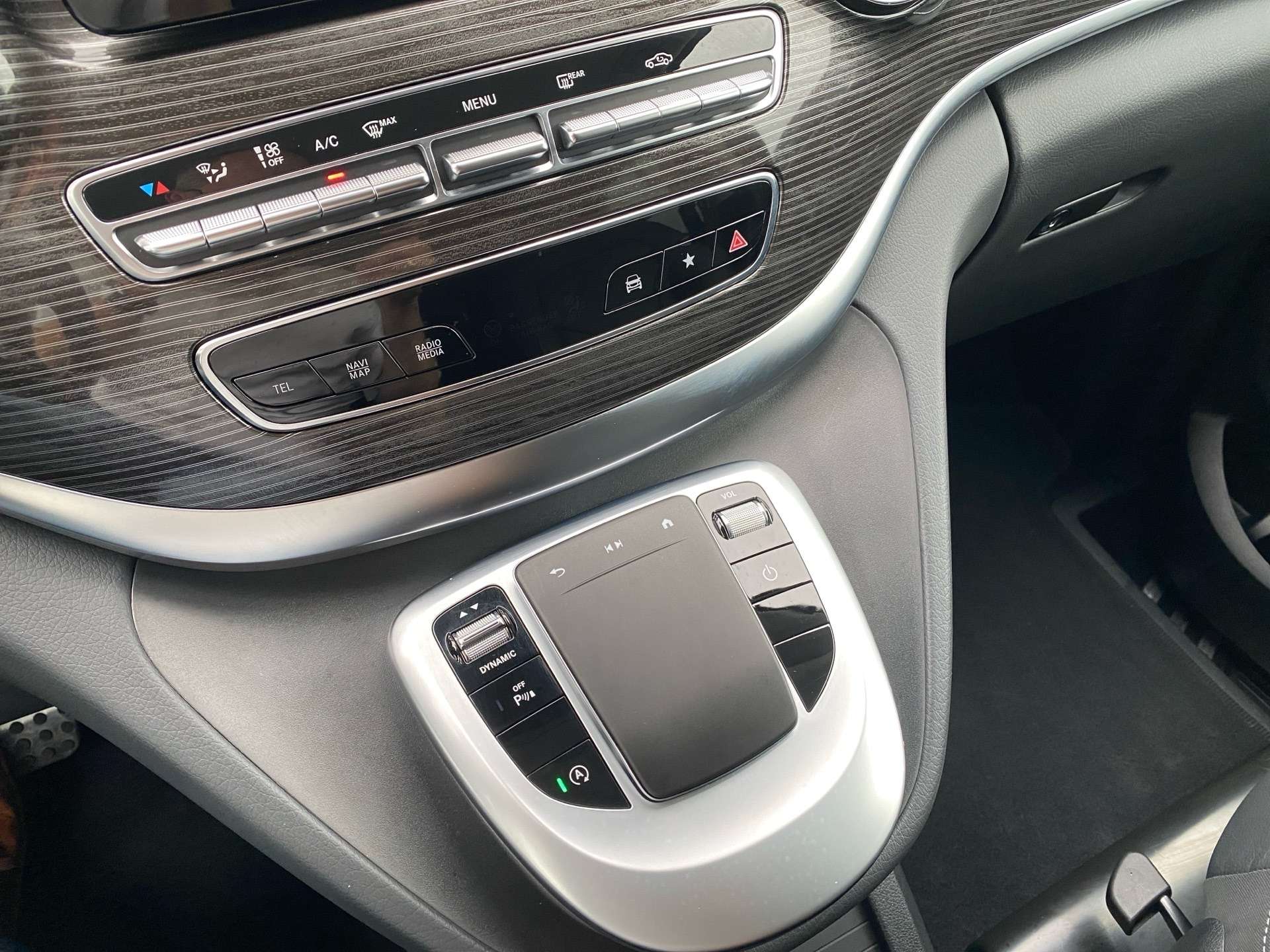 Mercedes-Benz V 220