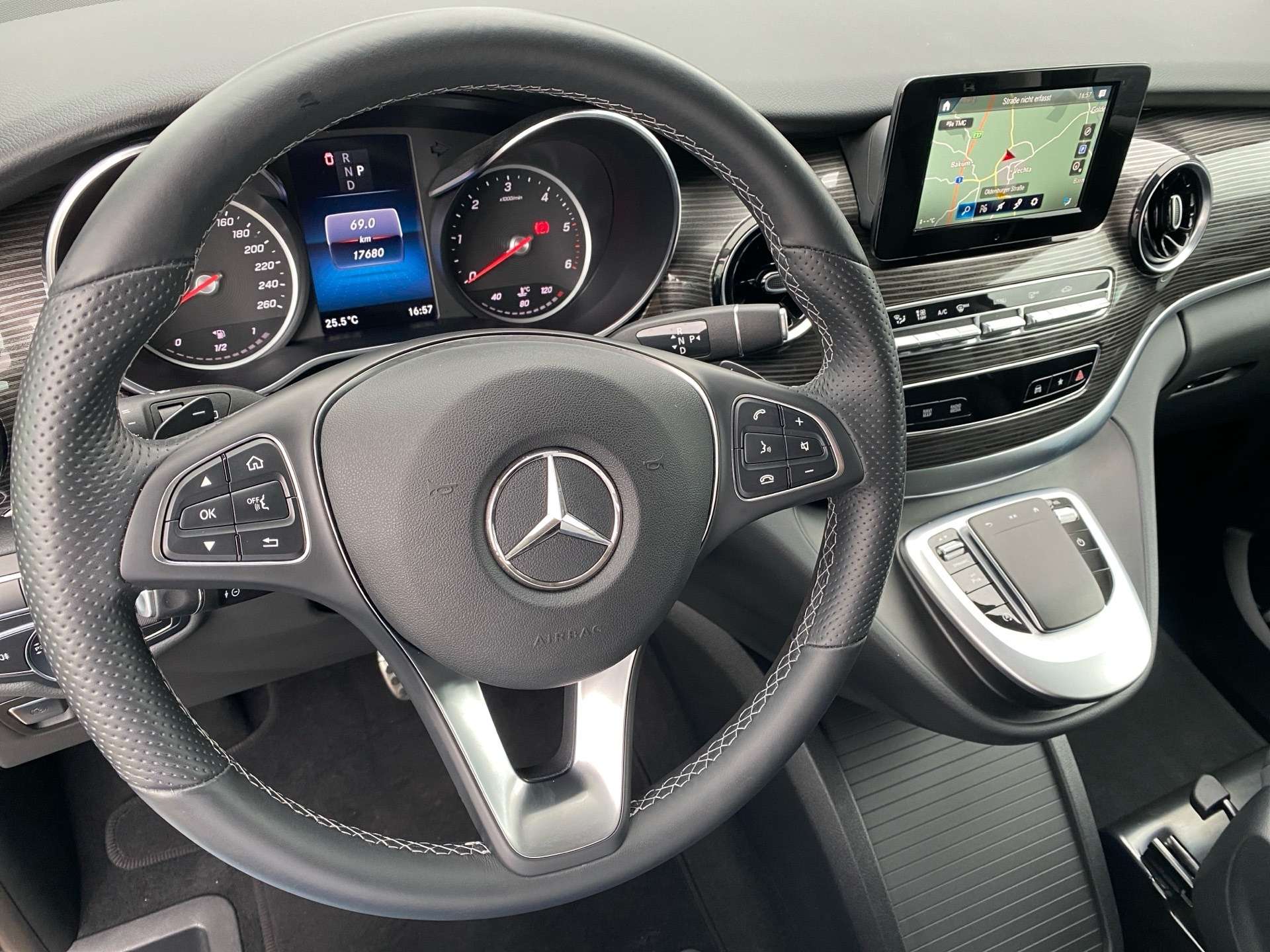Mercedes-Benz V 220