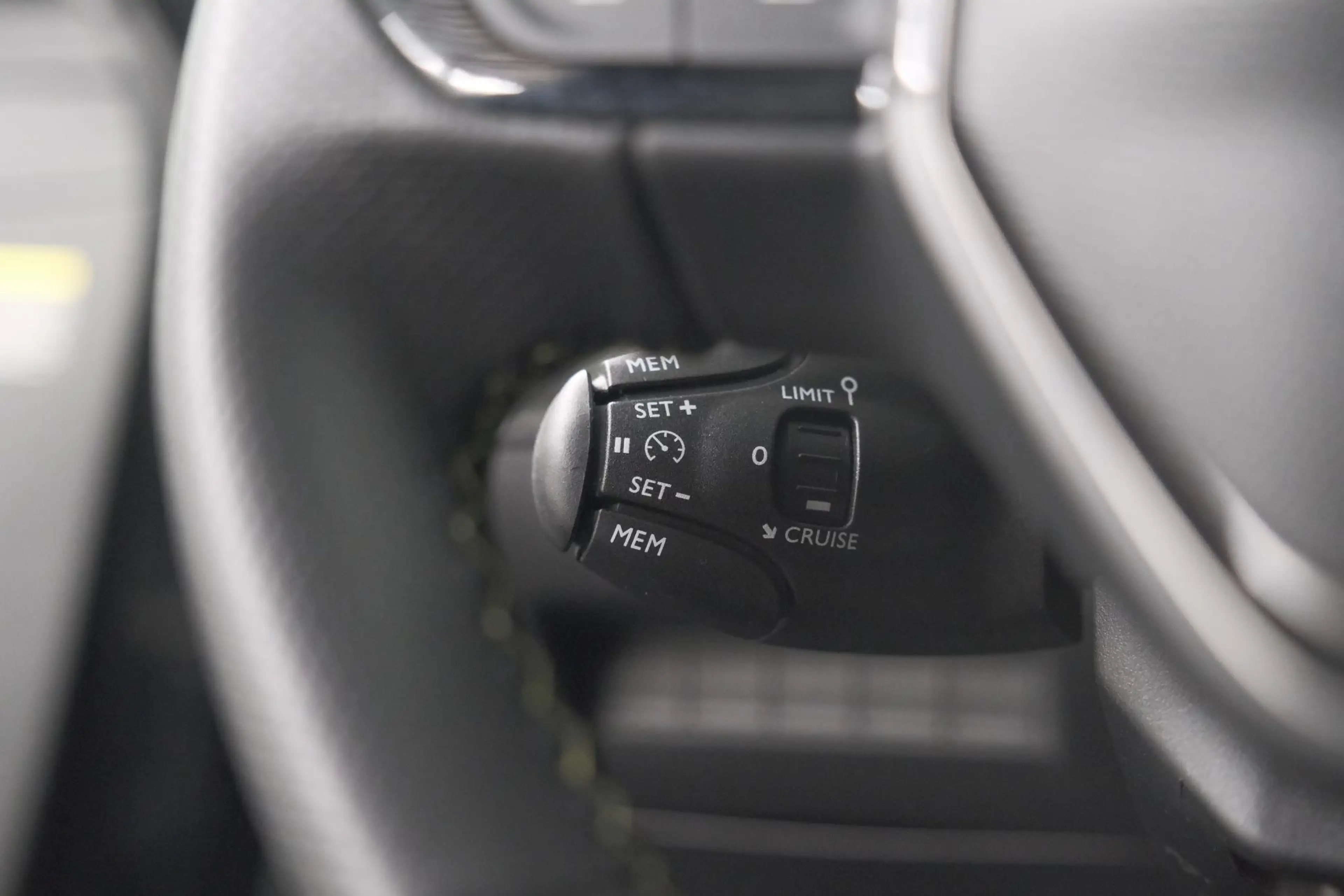 Peugeot 208 1.2 Hybrid 145 e-DCS6 GT | Alcantara Pakket | Came — photo 4