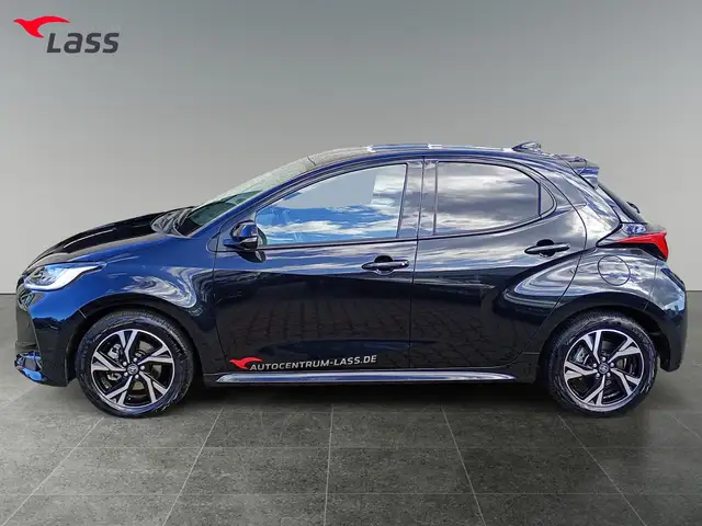 Toyota Yaris view 3