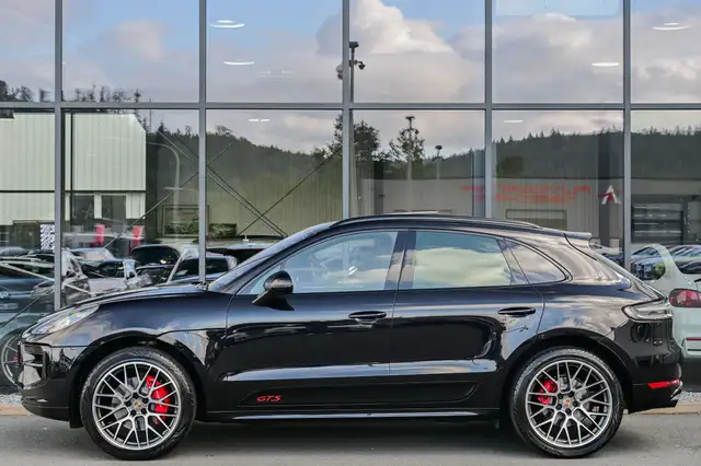 Porsche Macan view 6