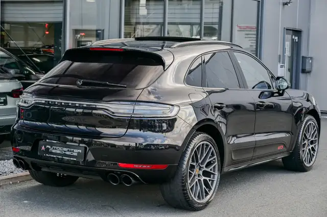 Porsche Macan view 4