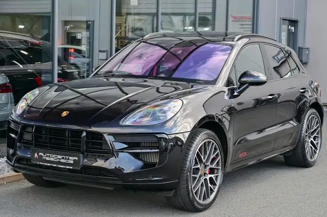 Porsche Macan view 2