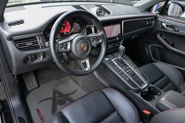 Porsche Macan view 10