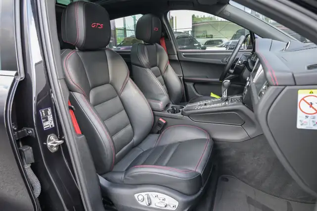 Porsche Macan view 14