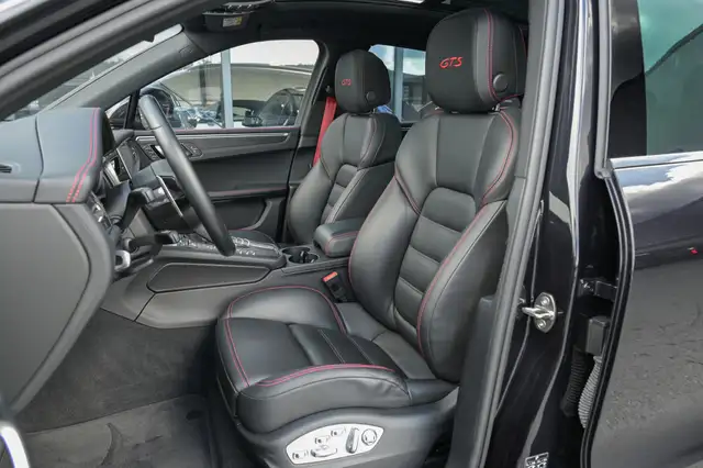 Porsche Macan view 13