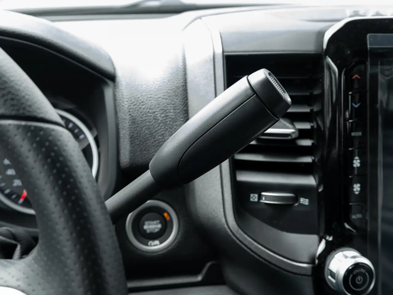 RAM 2500 снимка RAM 2500