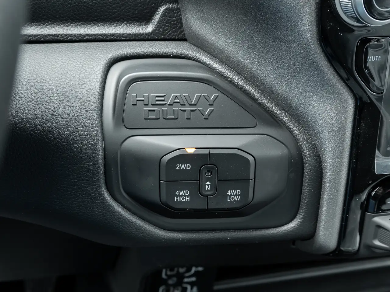 RAM 2500 снимка RAM 2500