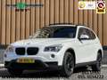 BMW X1 sDrive20i Upgrade Edition | Panorama dak | Origine Blanc - thumbnail 1