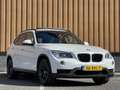 BMW X1 sDrive20i Upgrade Edition | Panorama dak | Origine Blanc - thumbnail 3
