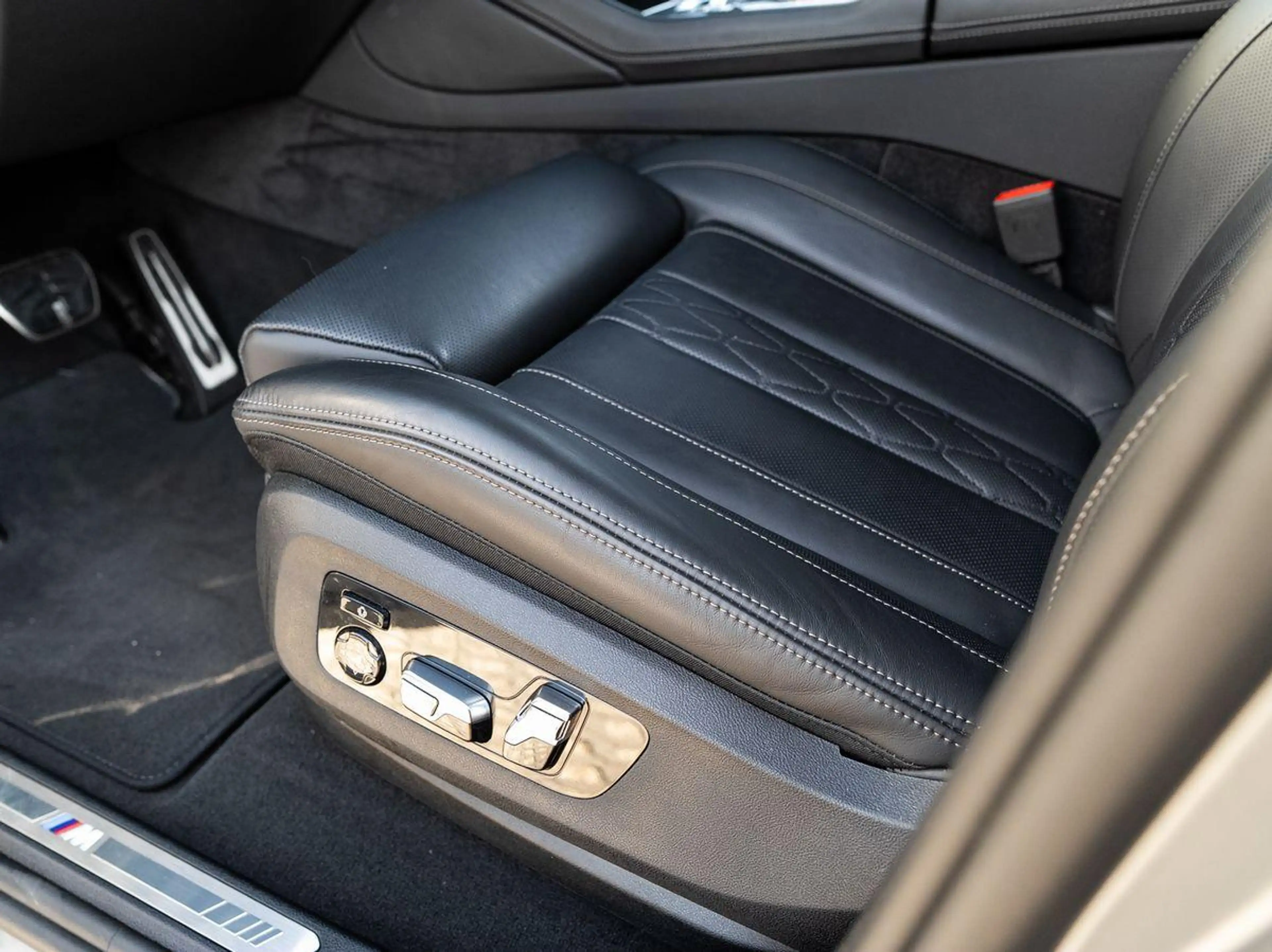 BMW X6 xDrive40d M-SportPRO 22 SKY 2-ALuft Massage — photo 9