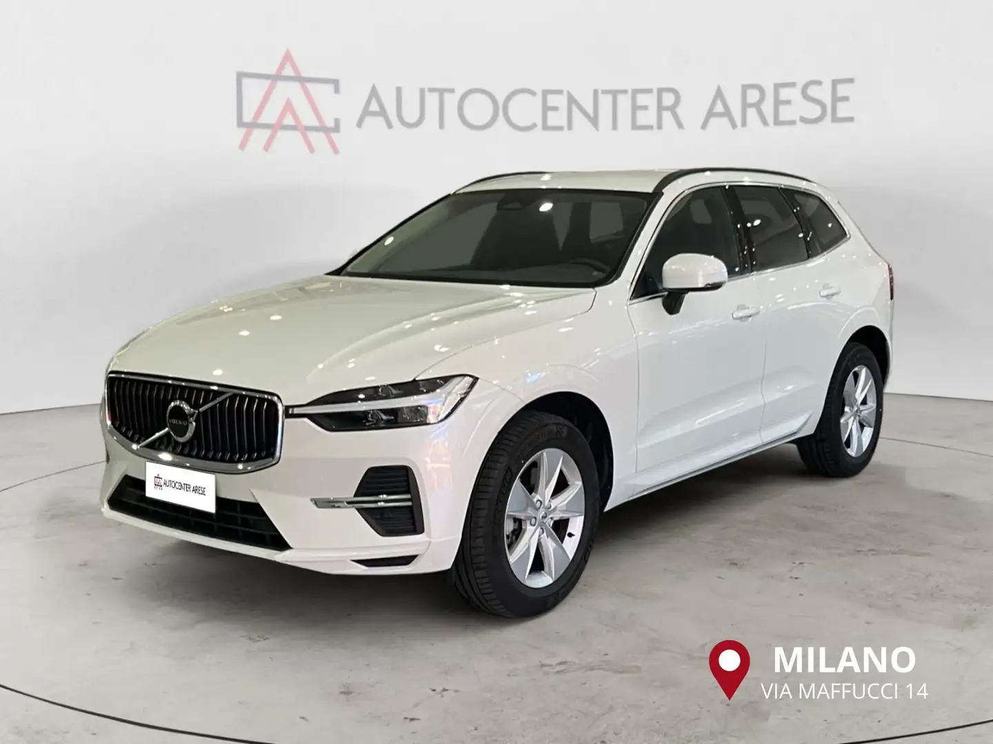 Volvo XC60 B4 (d) automatico Core Bianco - 1