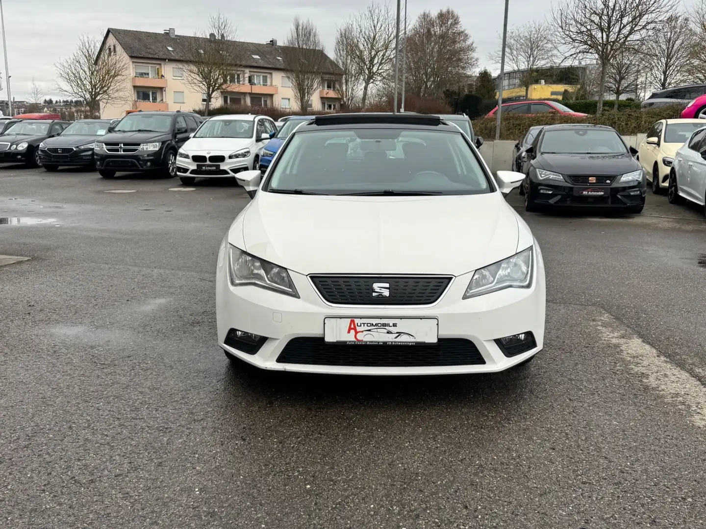SEAT Leon SC 1.6 TDI Ecomotive Style_KlimAut_Glasdach Weiß - 2