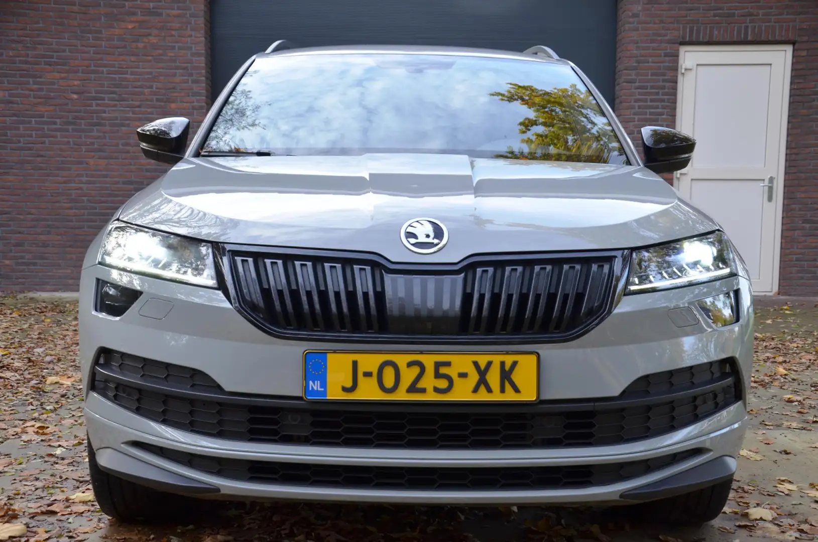 Skoda Karoq 1.5 TSI ACT Sportline Business Automaat/Navi/Led/P Grijs - 2