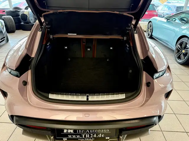 Porsche Taycan view 11